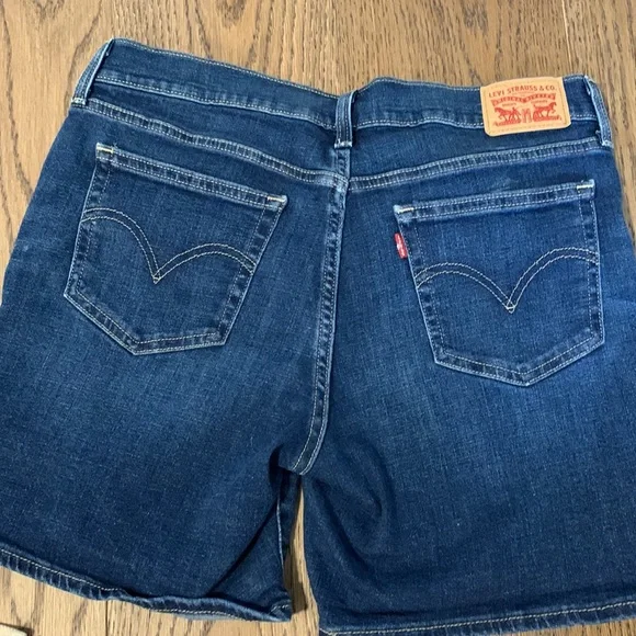 Levi Jean Shorts - Picture 2 of 2